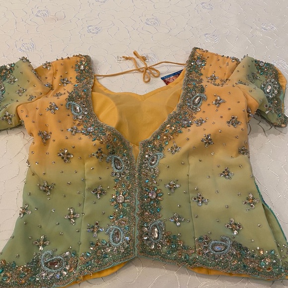 Sari dress heavily beaded - Picture 11 of 16